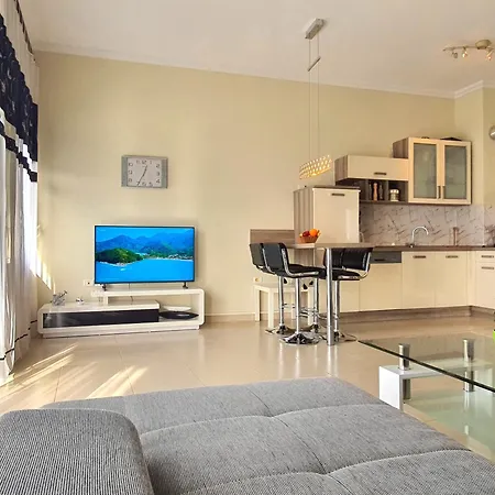 Melissa Apartman Saranda